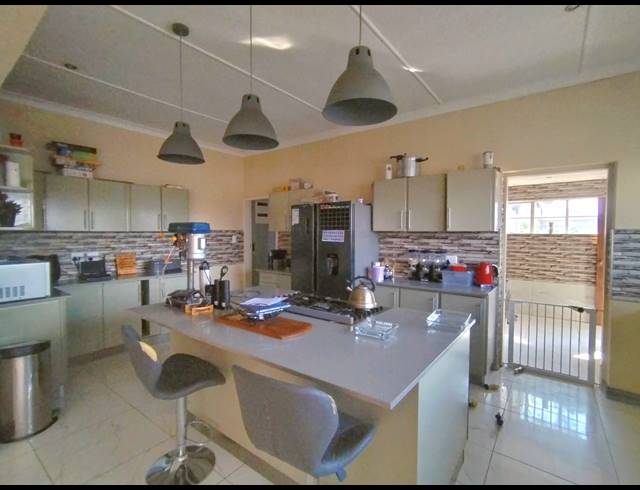 6 BEDROOM HOUSE FOR SALE IN BRAKPAN CENTRAL